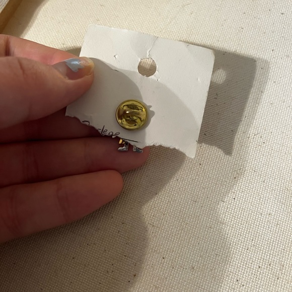 Angel Pin - Picture 2 of 3